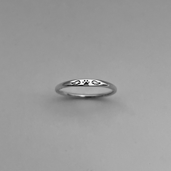 Sterling silver dainty paw with angel wings band ring, paw print ring, wings - Picture 2 of 9